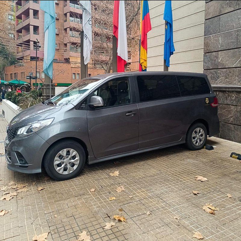 Furgón Maxus G10 para traslado al aeropuerto